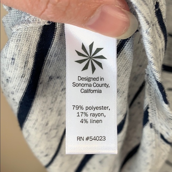 Athleta gray and navy striped tank sz med - Picture 6 of 6